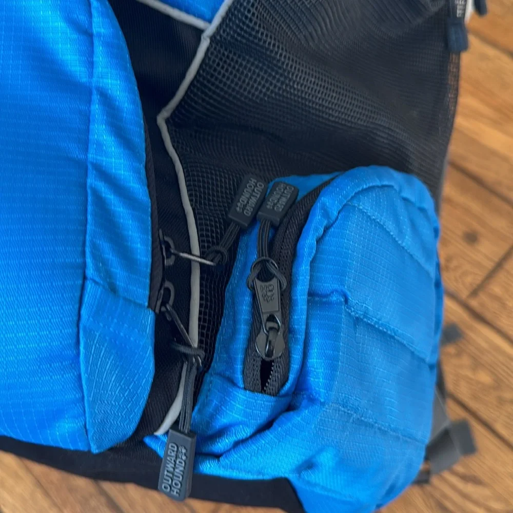 Outward Hound Blue Pet Carrier / Backpack w/ BONUS Free Hotdog Toy CLEAN
